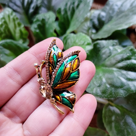 New Butterfly Brooch Pin - Picture 5 of 9